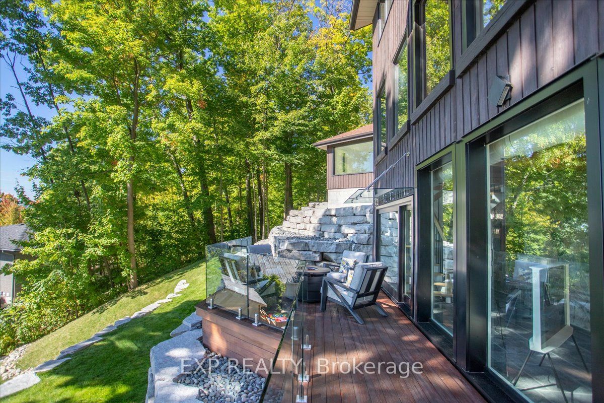 Property Photo:  11 Crestwood Dr  ON L4M 4Y8 