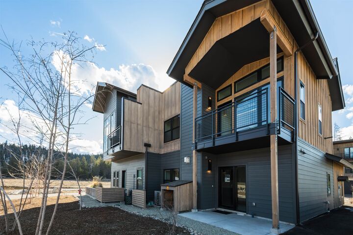 Property Photo: 13051 Split Rock Court CA 96161