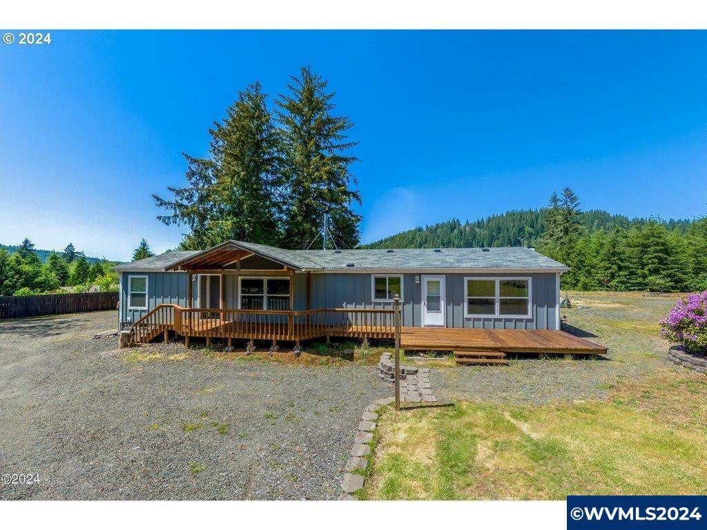 Property Photo: 315 N Deer Dr Dr OR 97368