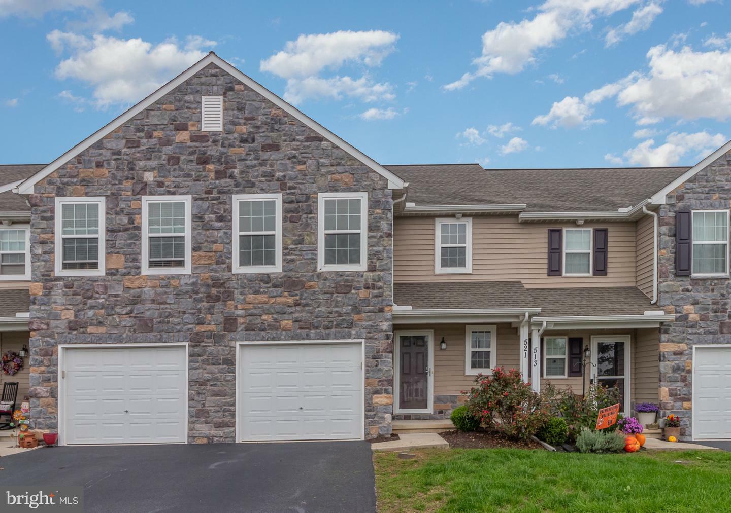 Property Photo:  521 Brookwood Drive  PA 17078 