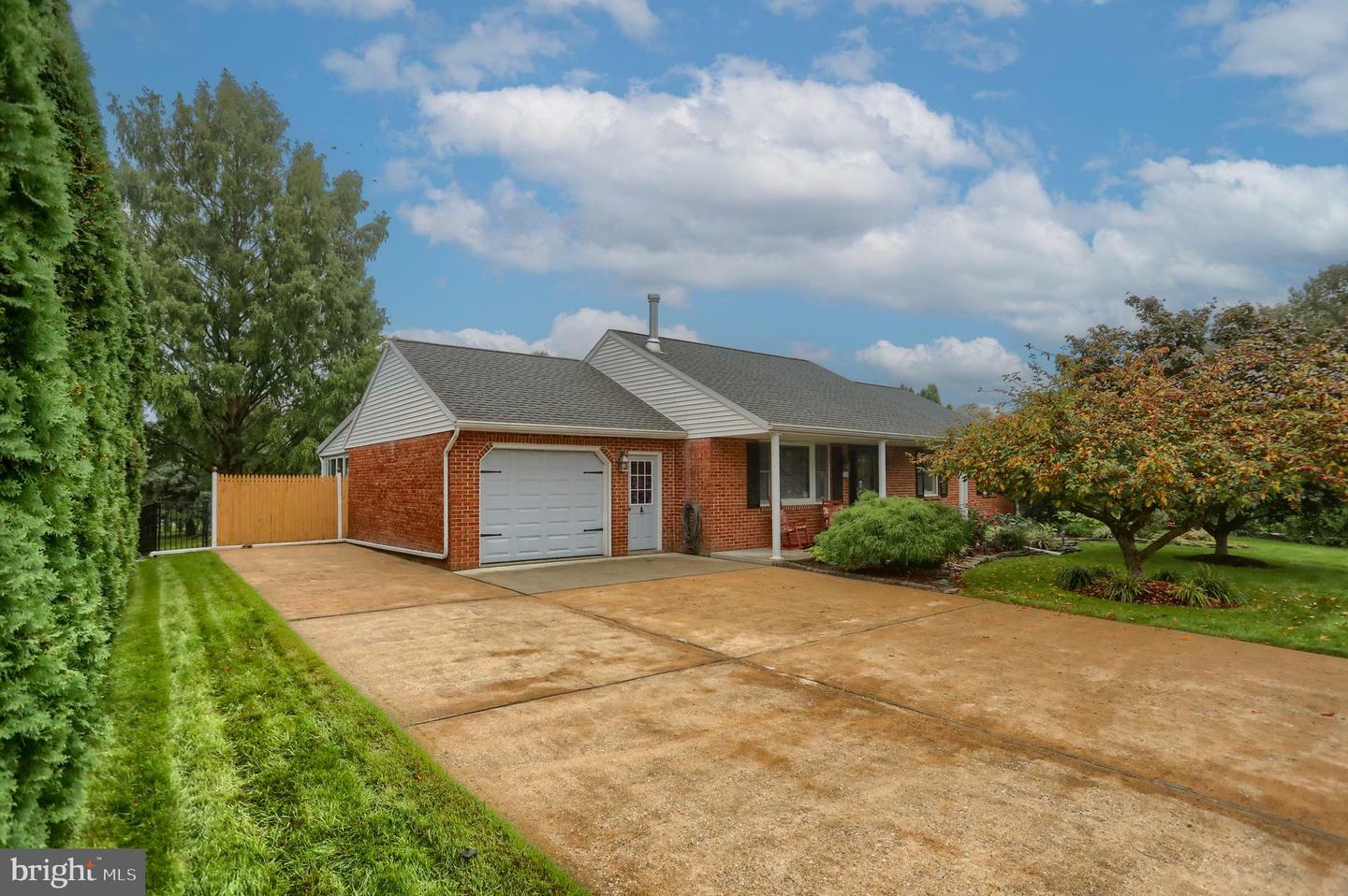 Property Photo:  106 Gentry Court  PA 17078 