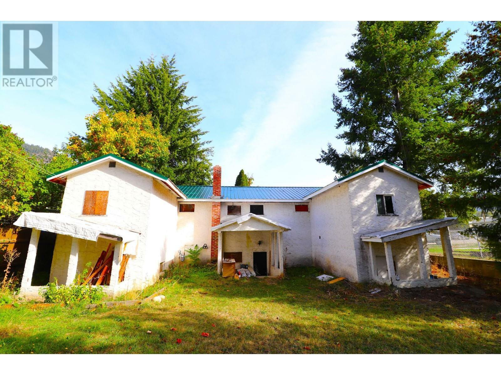 Property Photo:  608 7th Avenue  BC V1N 1R5 