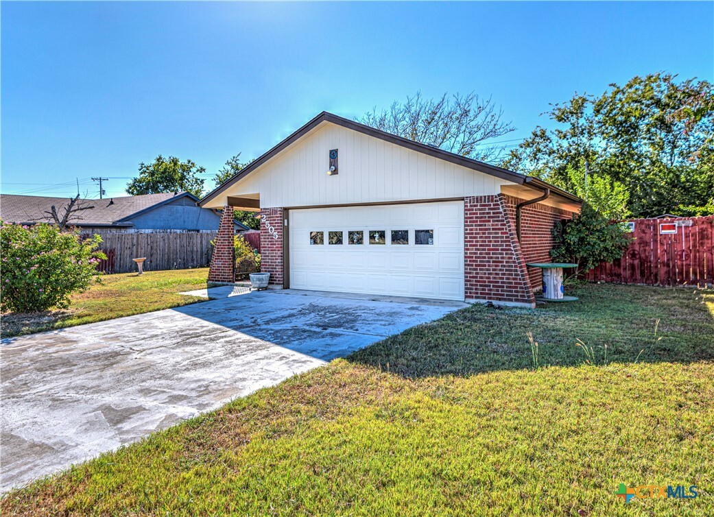 Property Photo:  2505 Lago Trail  TX 76543 