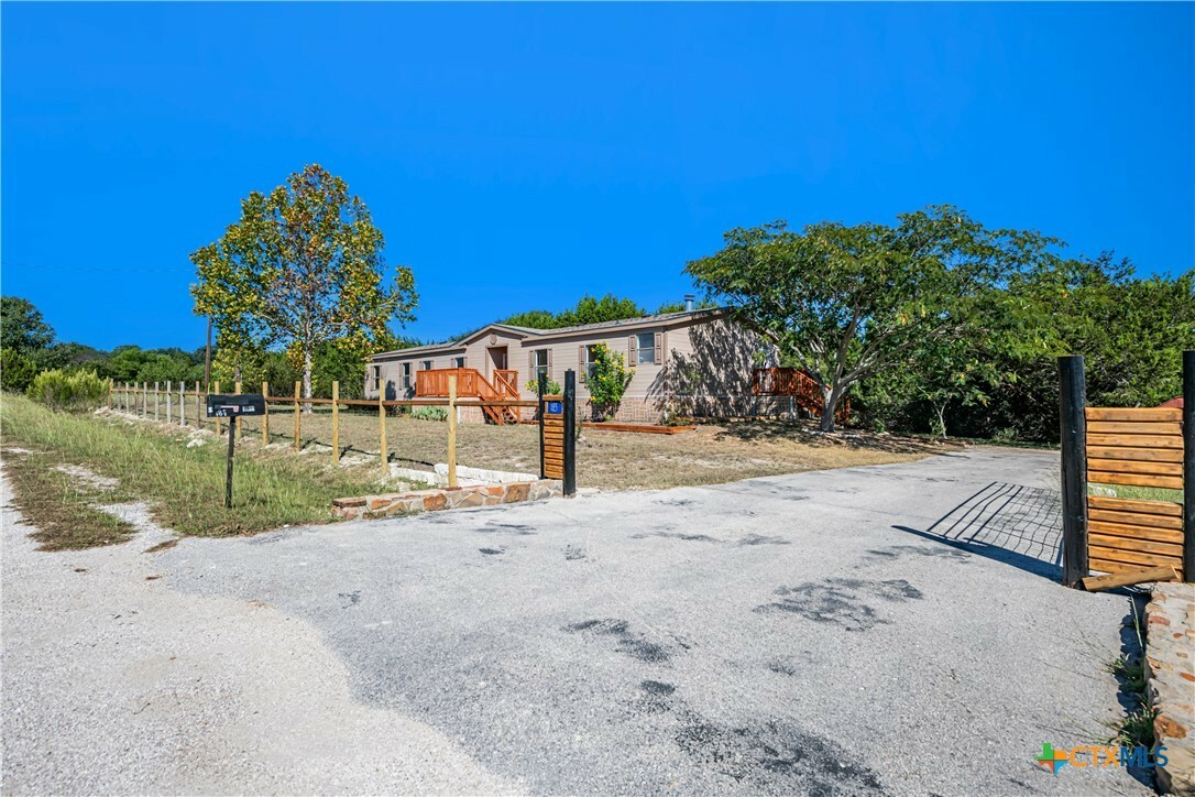 Property Photo:  185 County Road 4127  TX 76550 