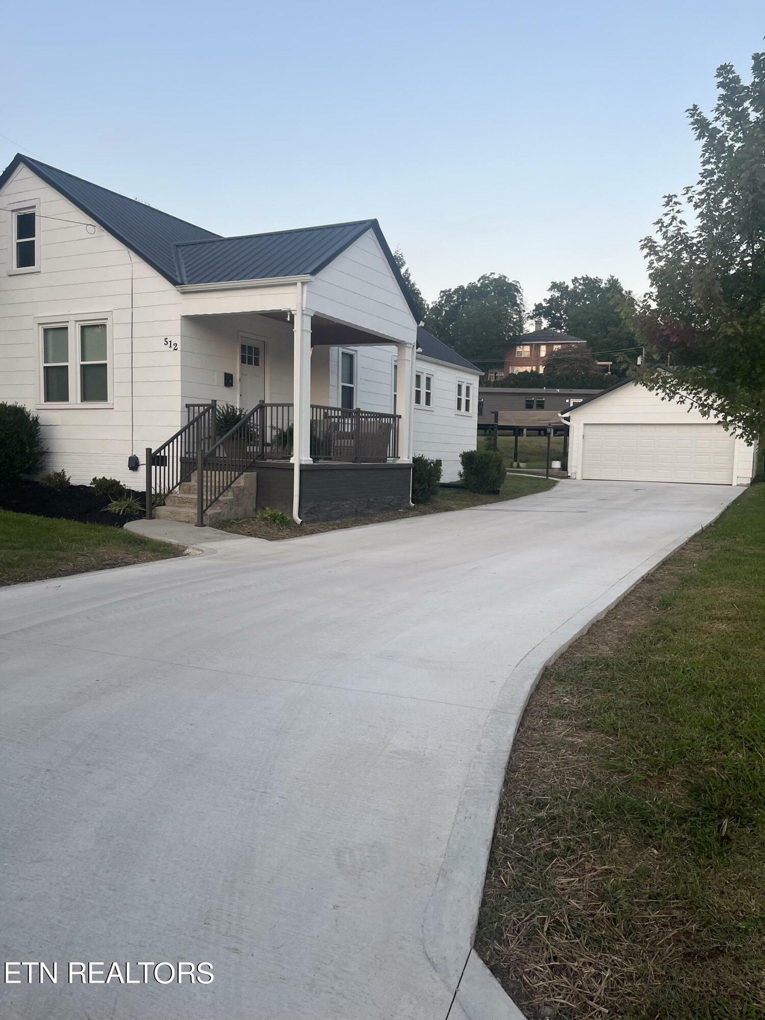 Property Photo:  512 N 25th St  KY 40965 