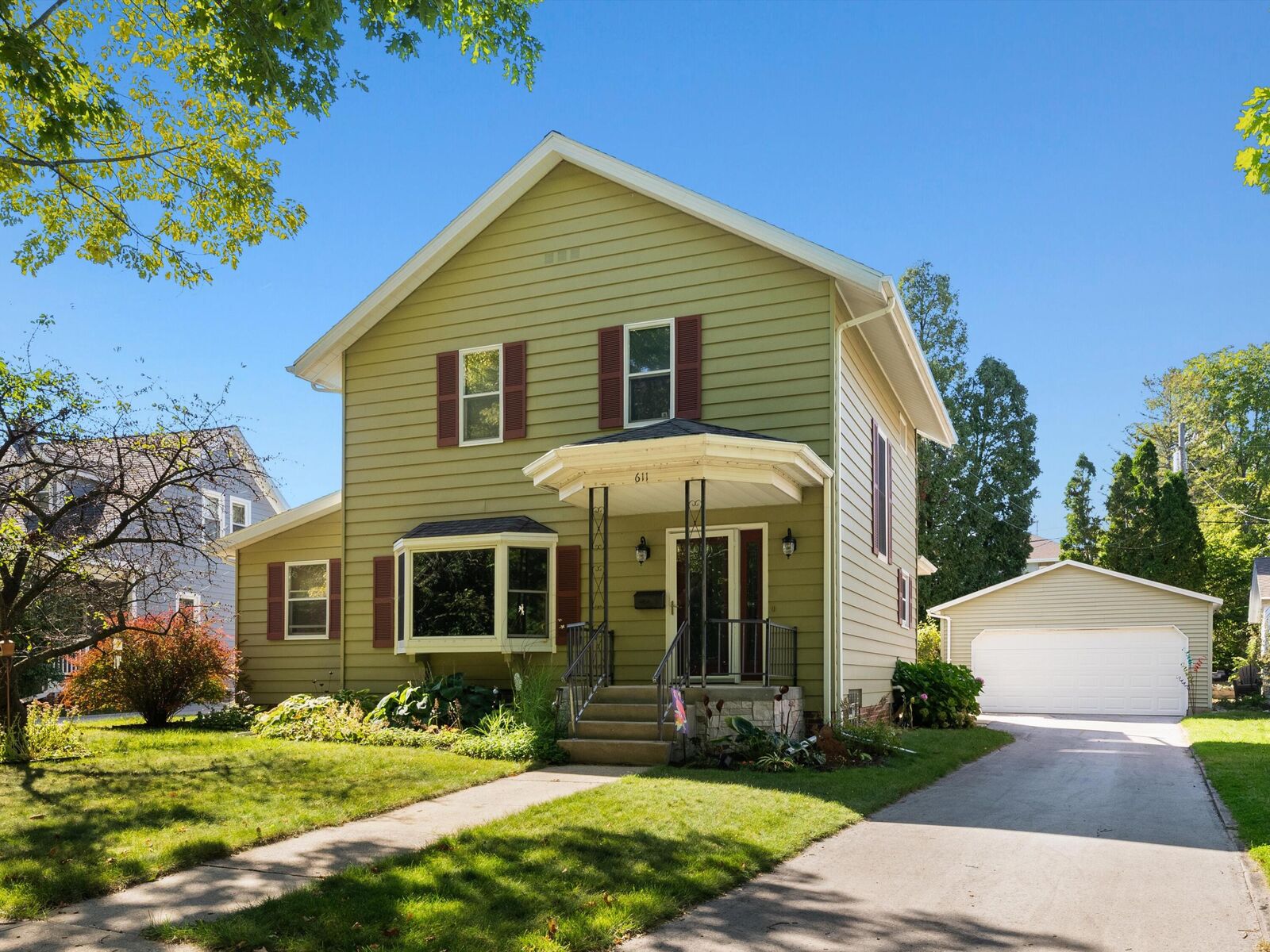 Property Photo:  611 East Riverside Dr  WI 53044 