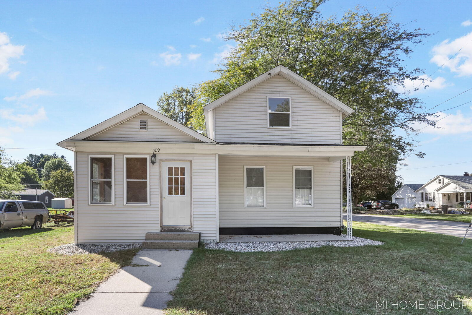 Property Photo:  309 N Maple Street  MI 49408 