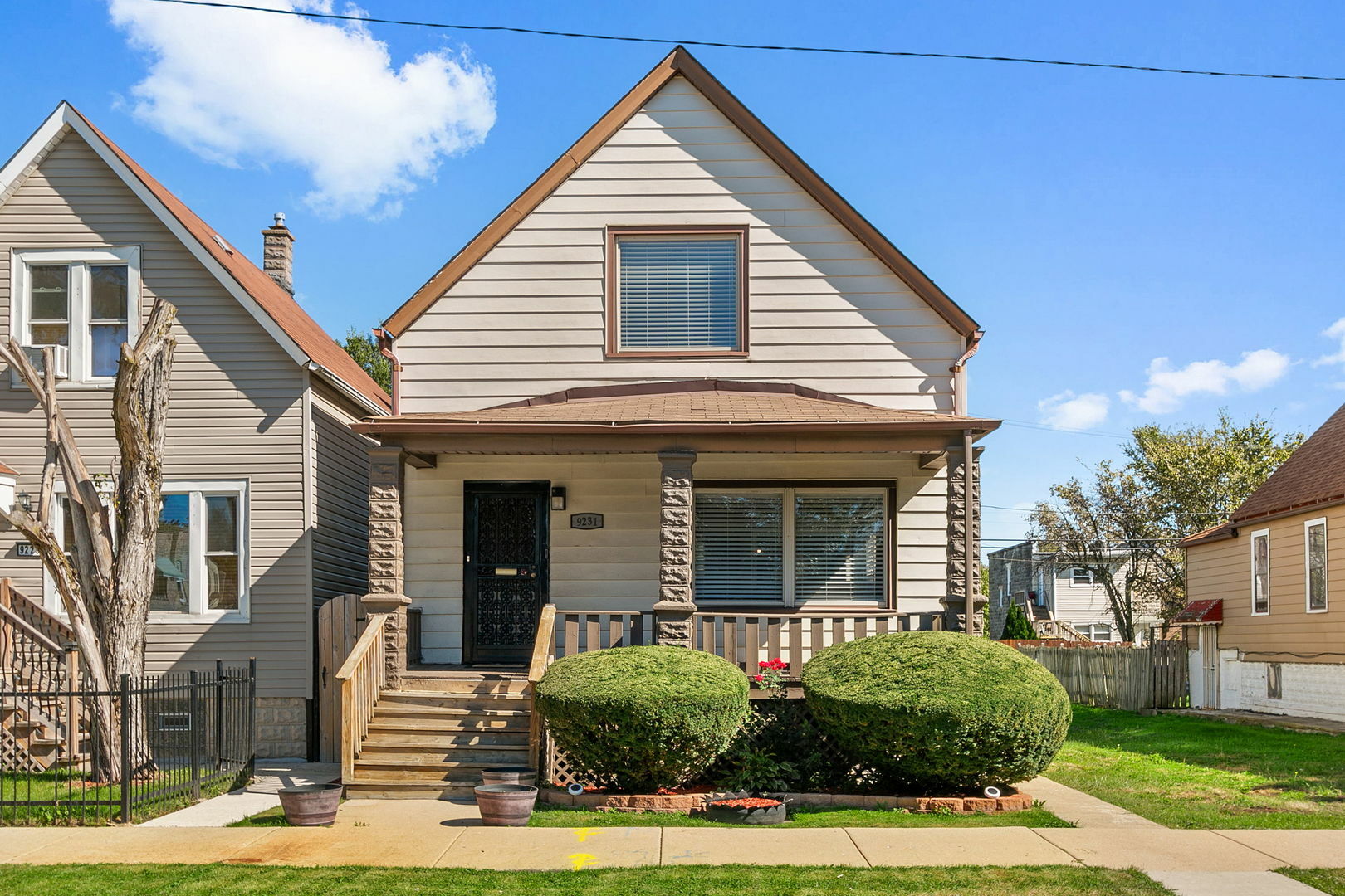 Property Photo:  9231 S University Avenue  IL 60619 