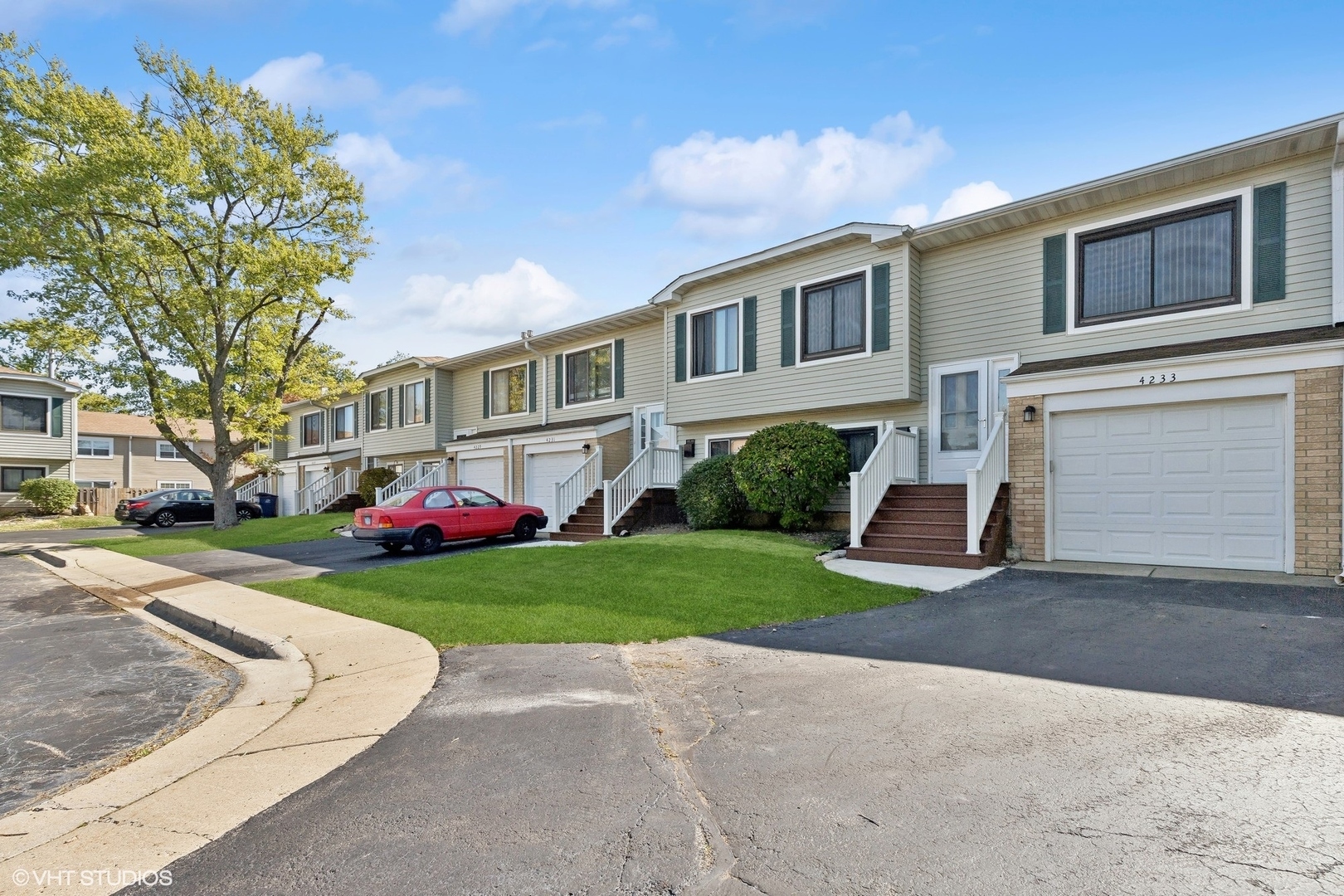 Property Photo:  4233 Continental Drive  IL 60087 