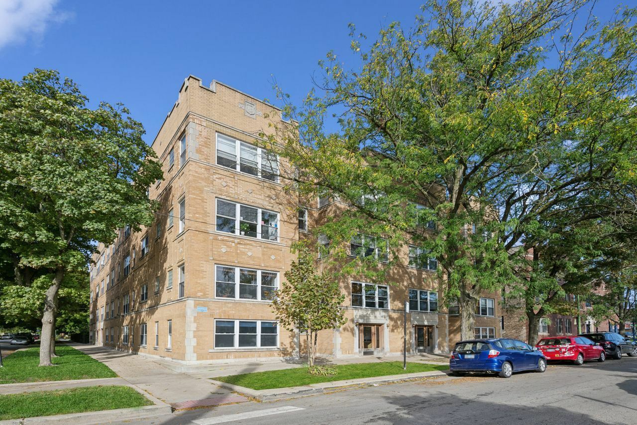 Property Photo:  4106 N Hamlin Avenue 3  IL 60618 