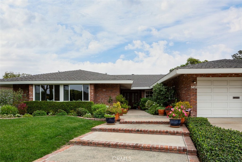 Property Photo: 1412 Antigua Way CA 92660