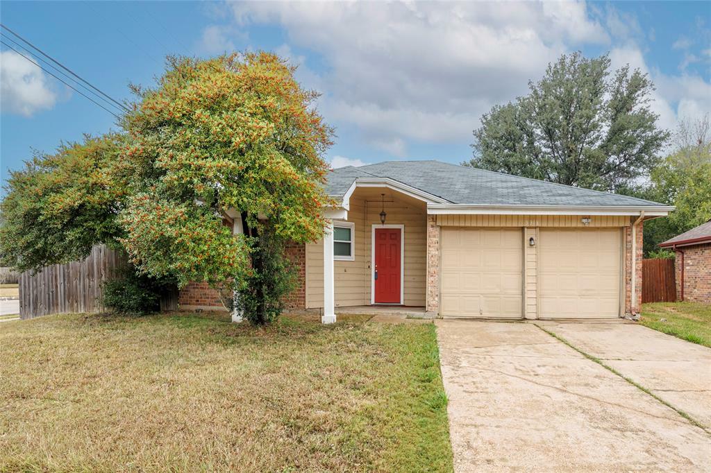 Property Photo:  5318 Yaupon Drive  TX 76018 