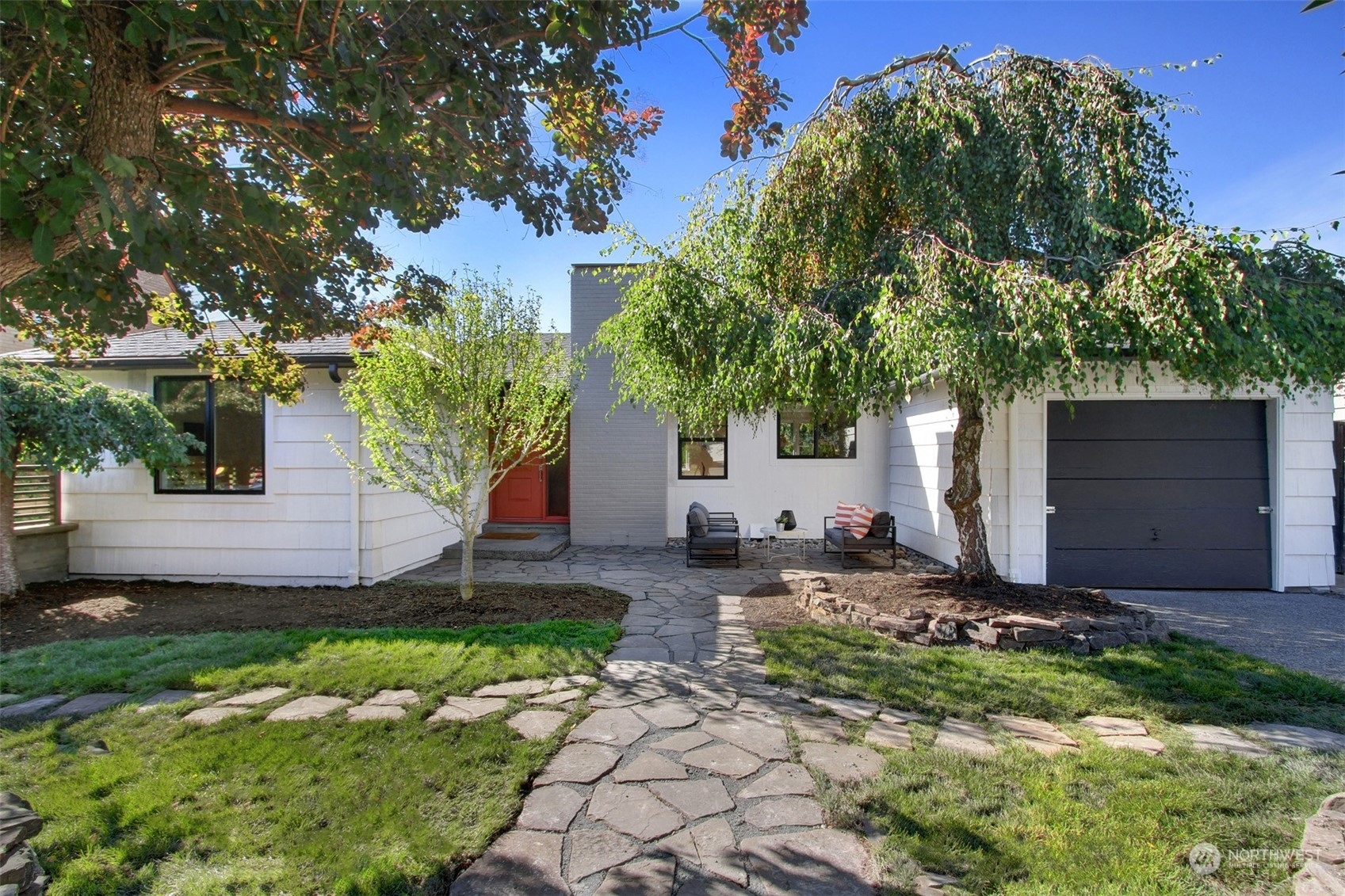 Property Photo: 11037 2nd Avenue NW WA 98177