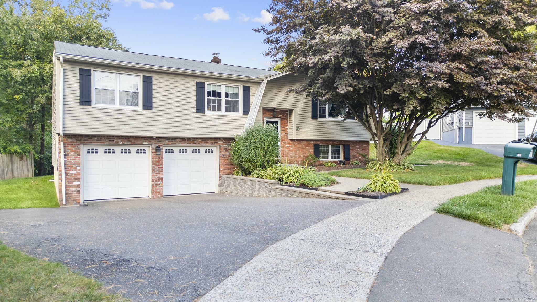 Property Photo:  30 Woodridge Road  CT 06516 