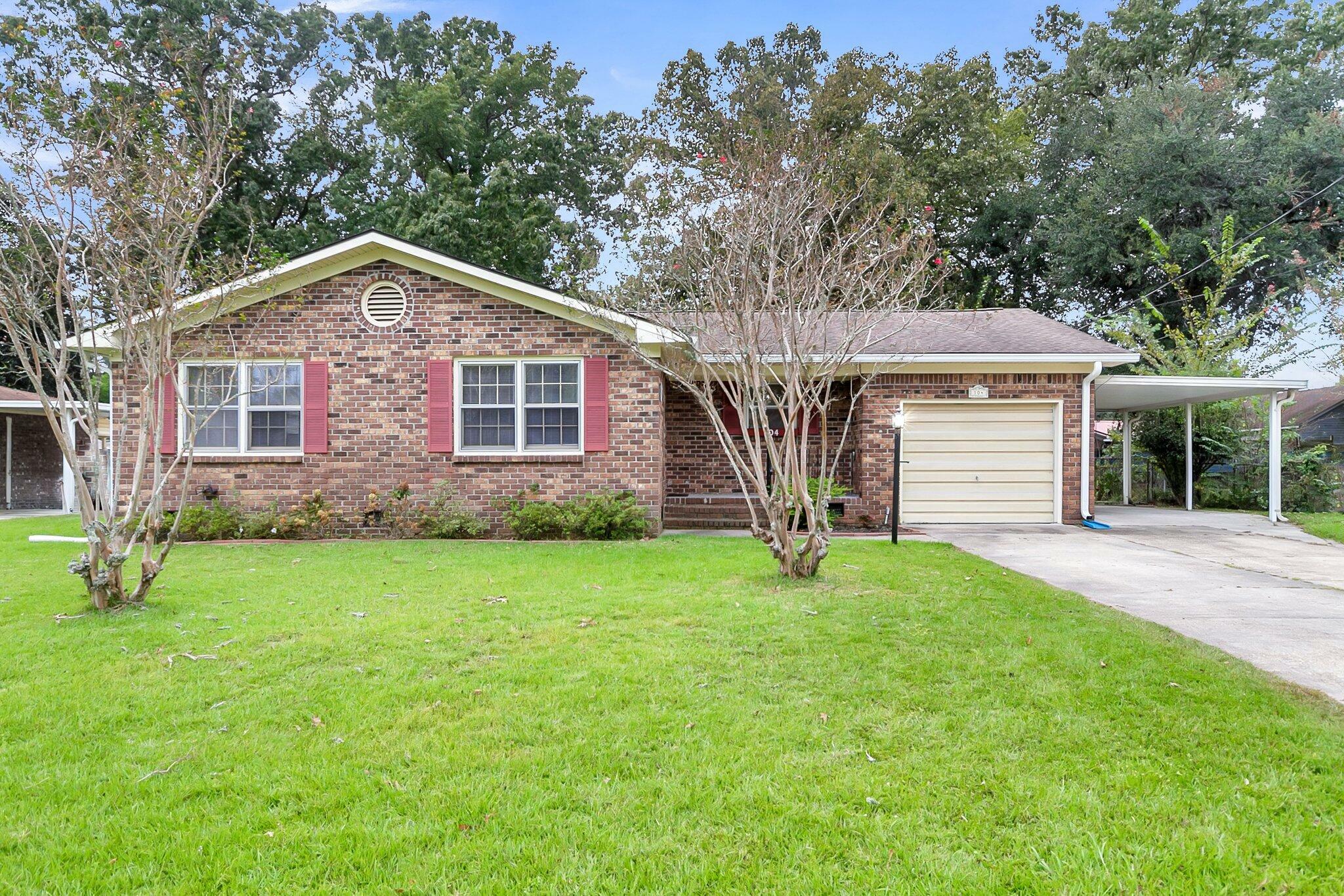 Property Photo:  104 Vanburen Avenue  SC 29456 