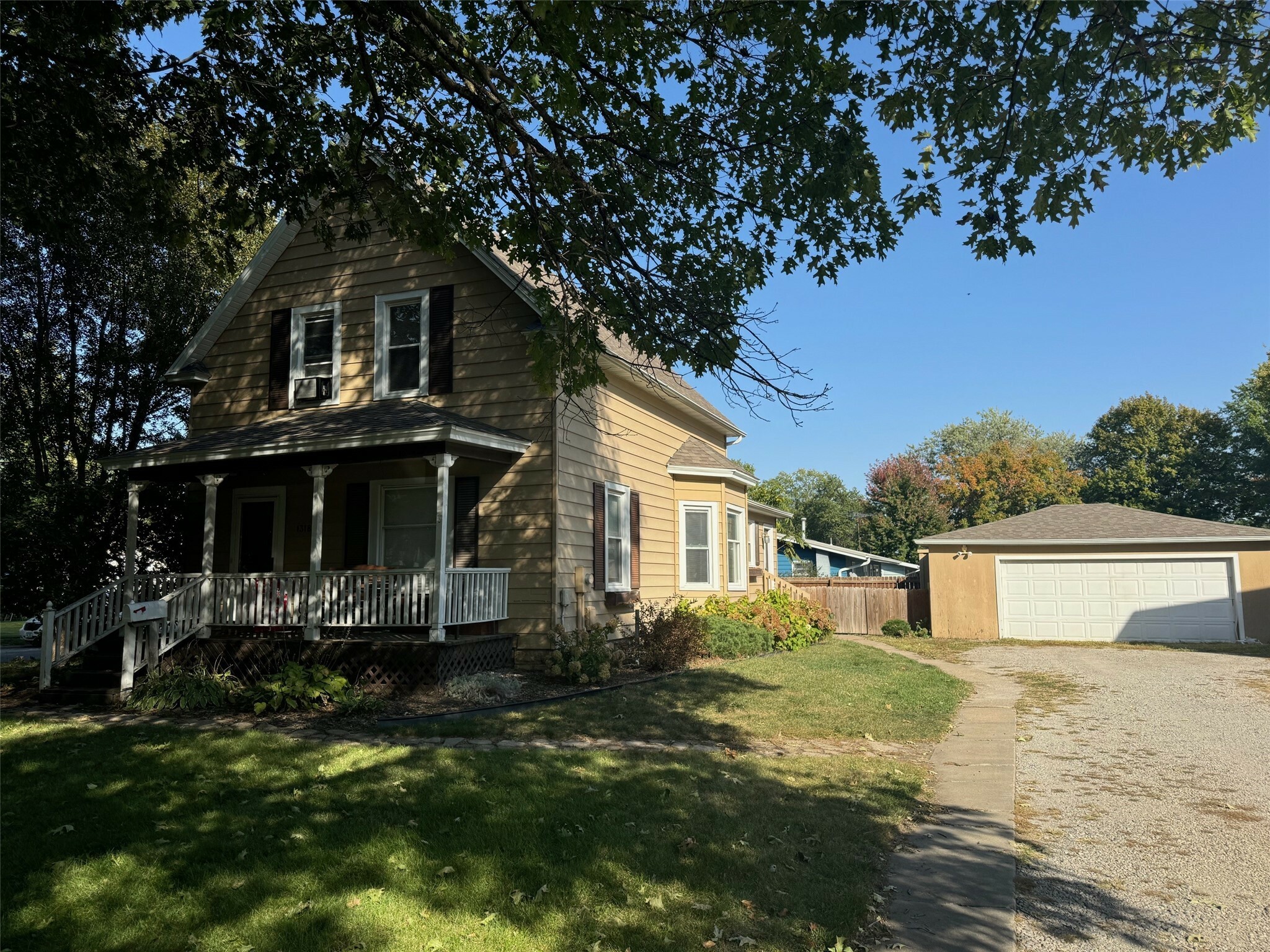 Property Photo:  1318 Main Street  IA 50219 