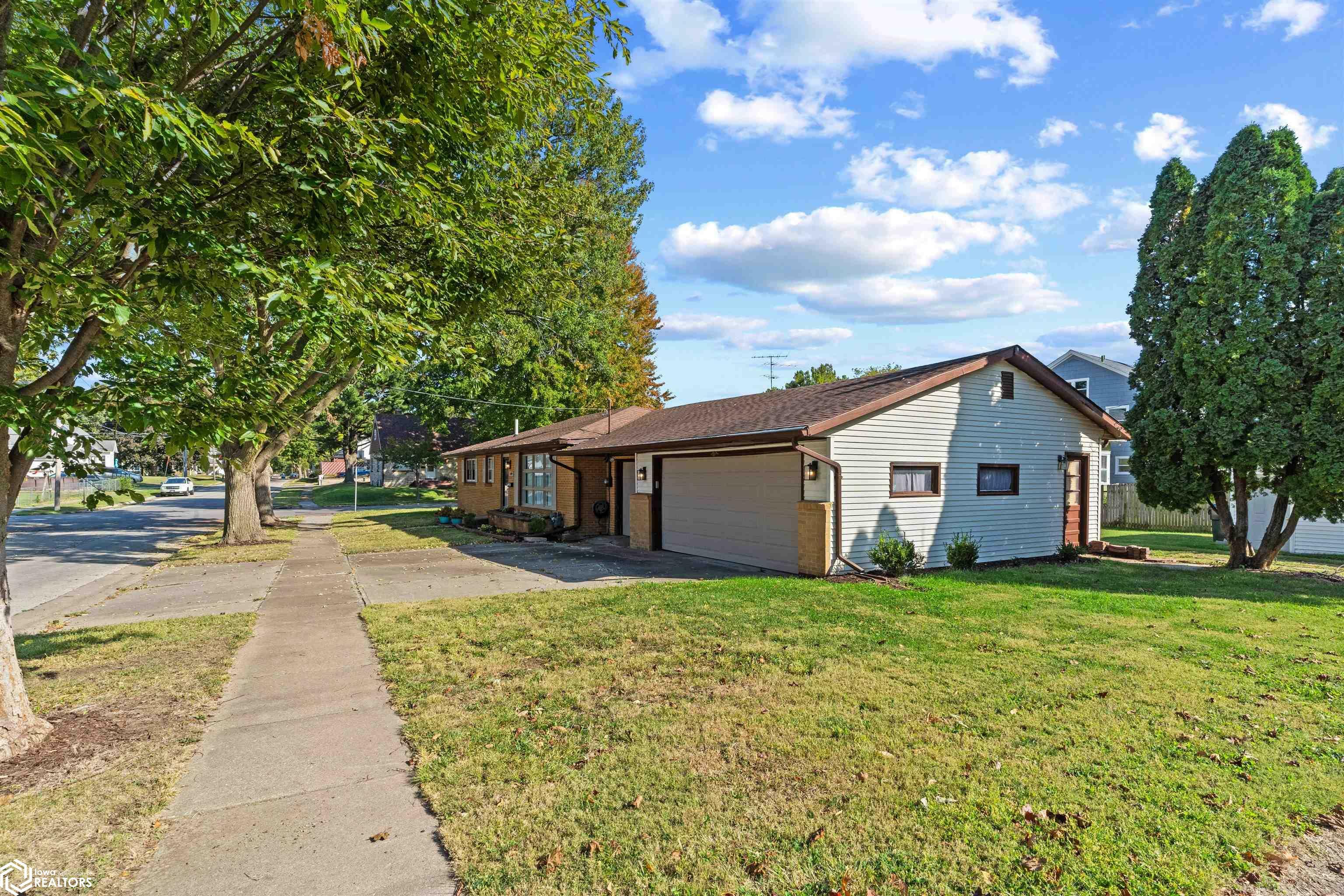 Property Photo:  1109 Barret St.  IA 52601 