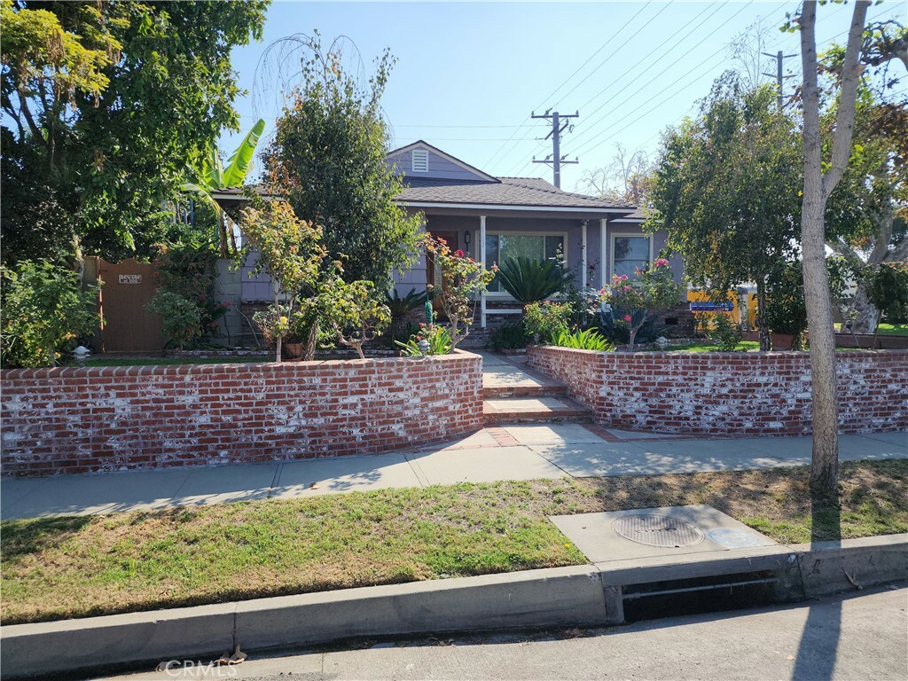 Property Photo:  4702 Ocana Avenue  CA 90713 