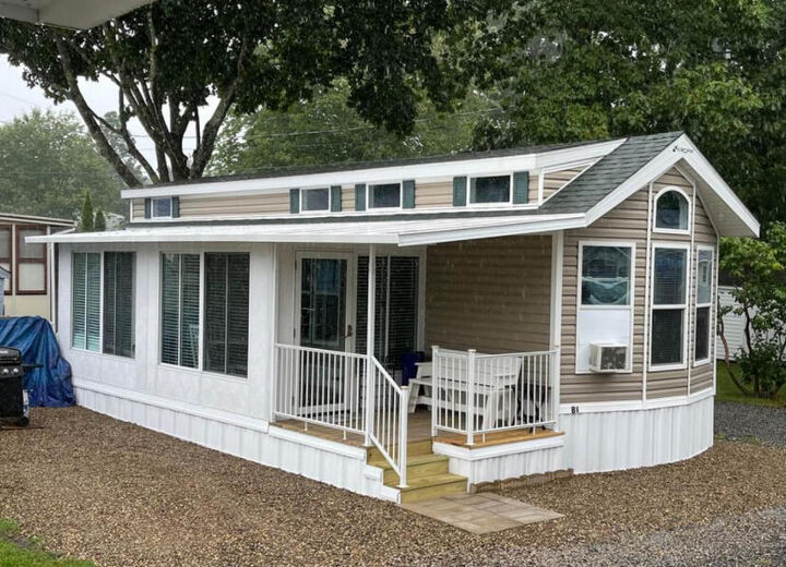 Property Photo: 9 Bourne Avenue B6 ME 04090