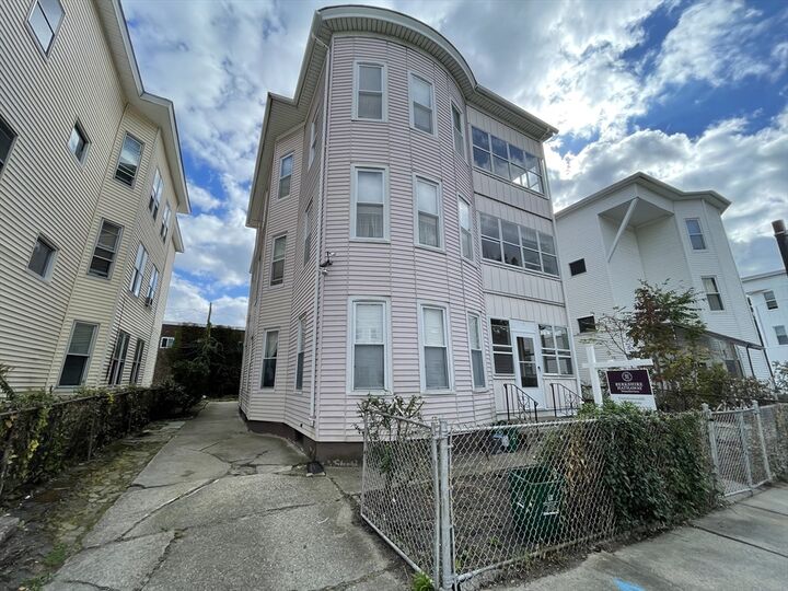 Property Photo:  7 Shawmut St  MA 01609 