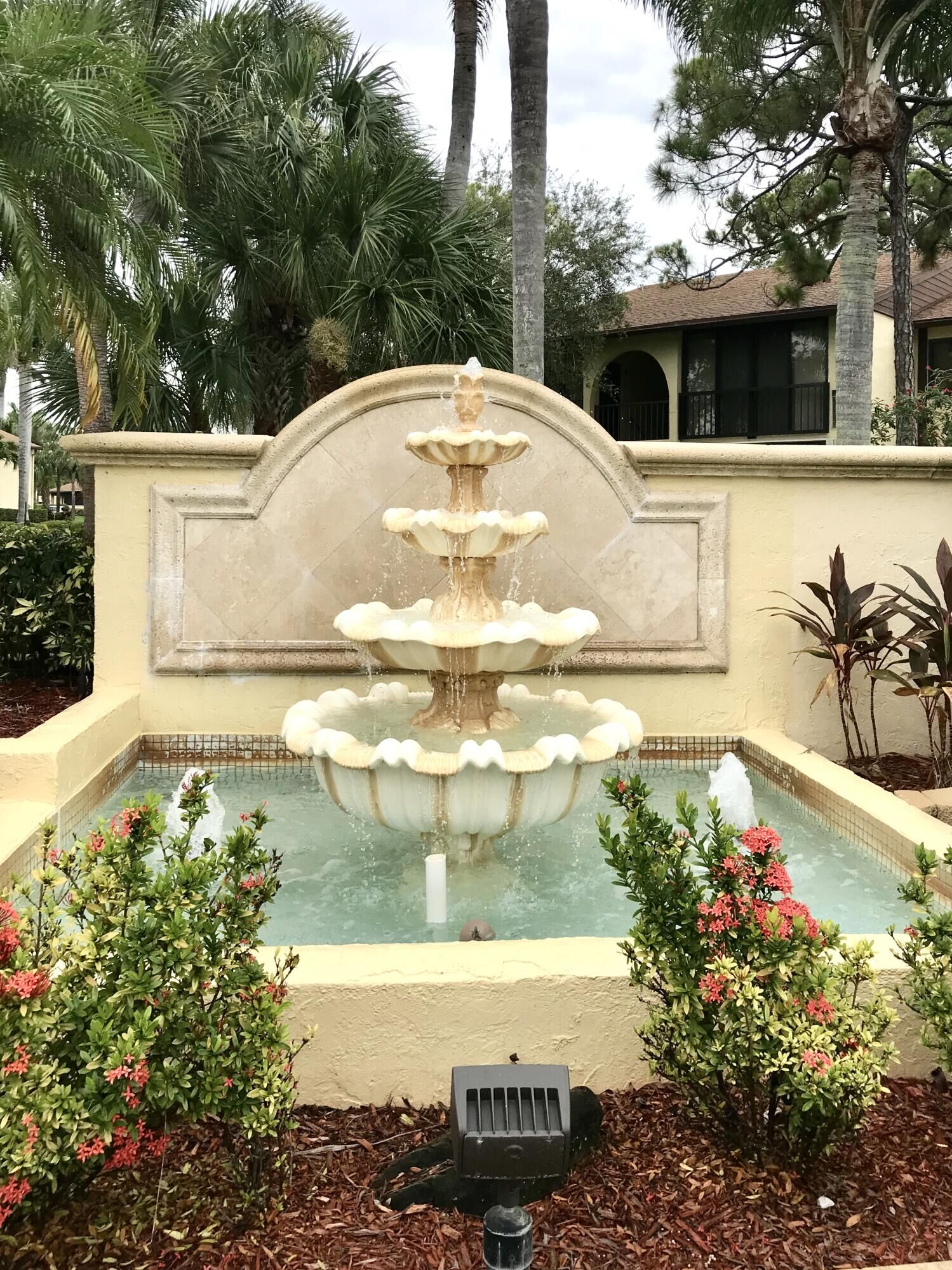 Property Photo:  242 Pine Hov Circle D-1  FL 33463 