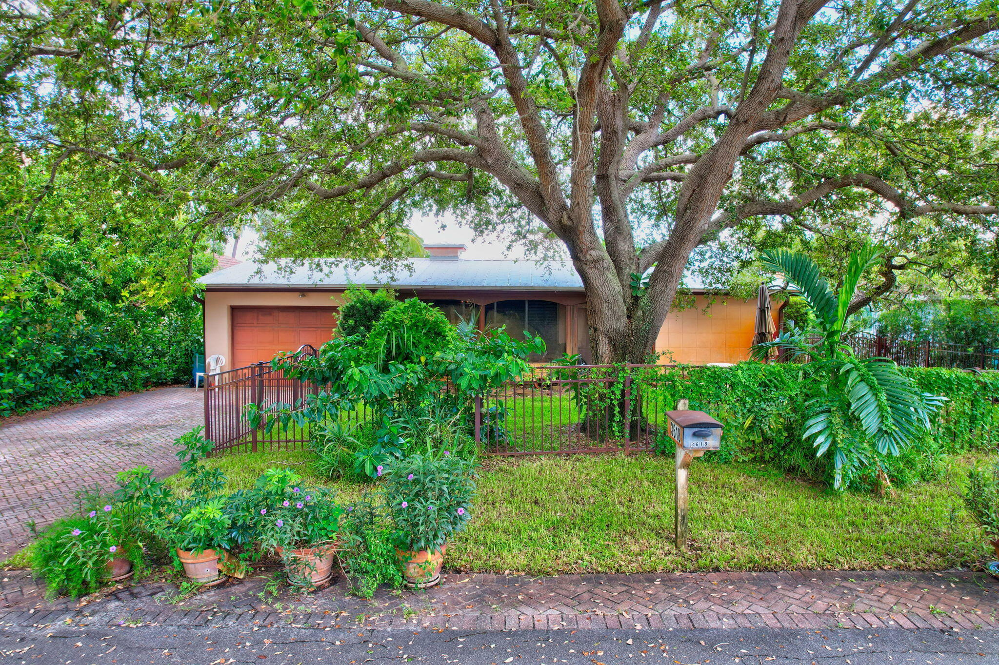 Property Photo:  3618 SE 1st Street  FL 33435 