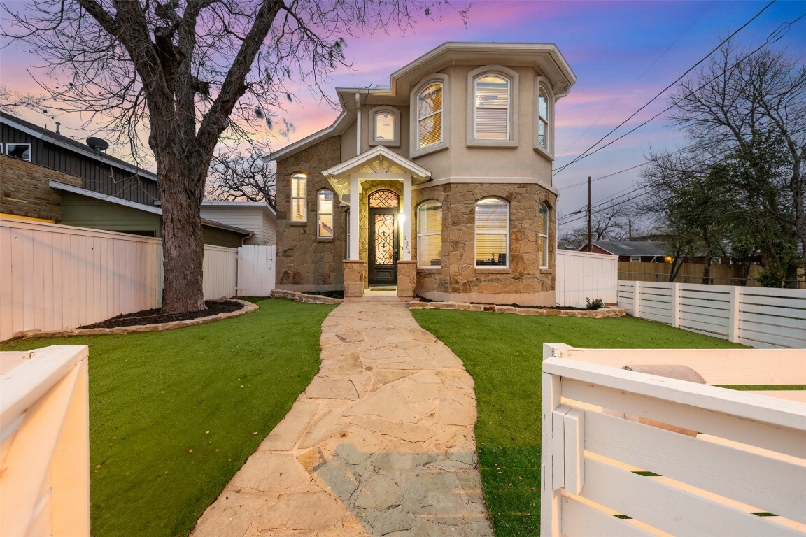 Property Photo:  1304 Leona Street  TX 78702 