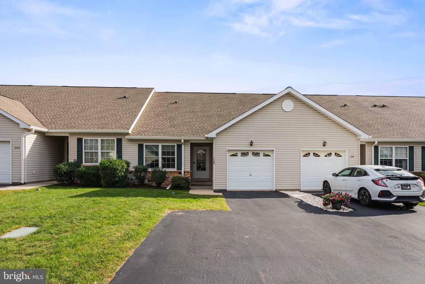 Property Photo:  208 Franklin Court  PA 19468 