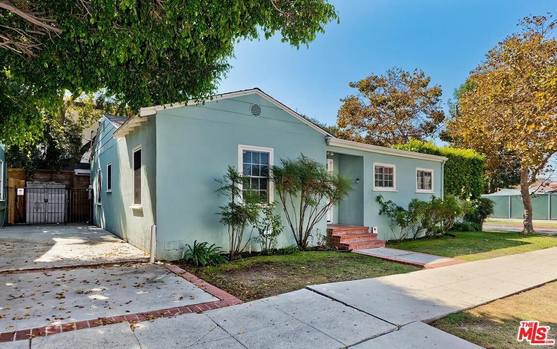 Property Photo:  7116   Waring Ave  CA 90046 