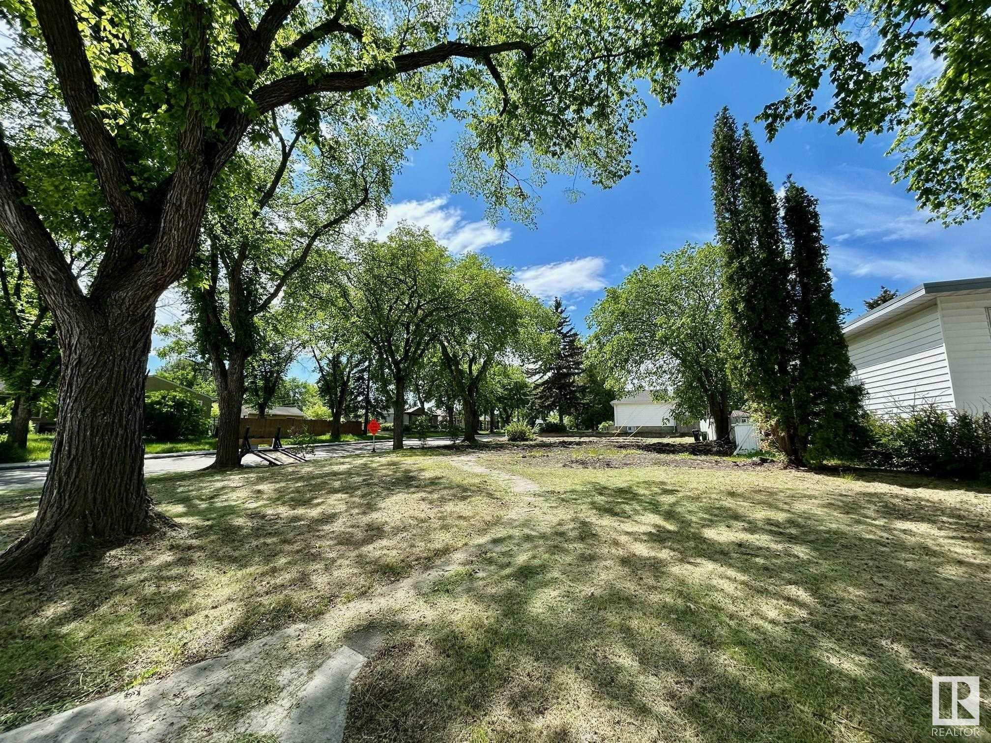 Property Photo:  8605 Strathearn Drive NW  AB T6C 4C8 