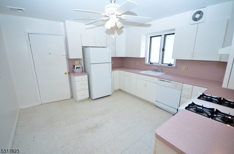 Property Photo:  142 Pompton Ave 1  NJ 07044 