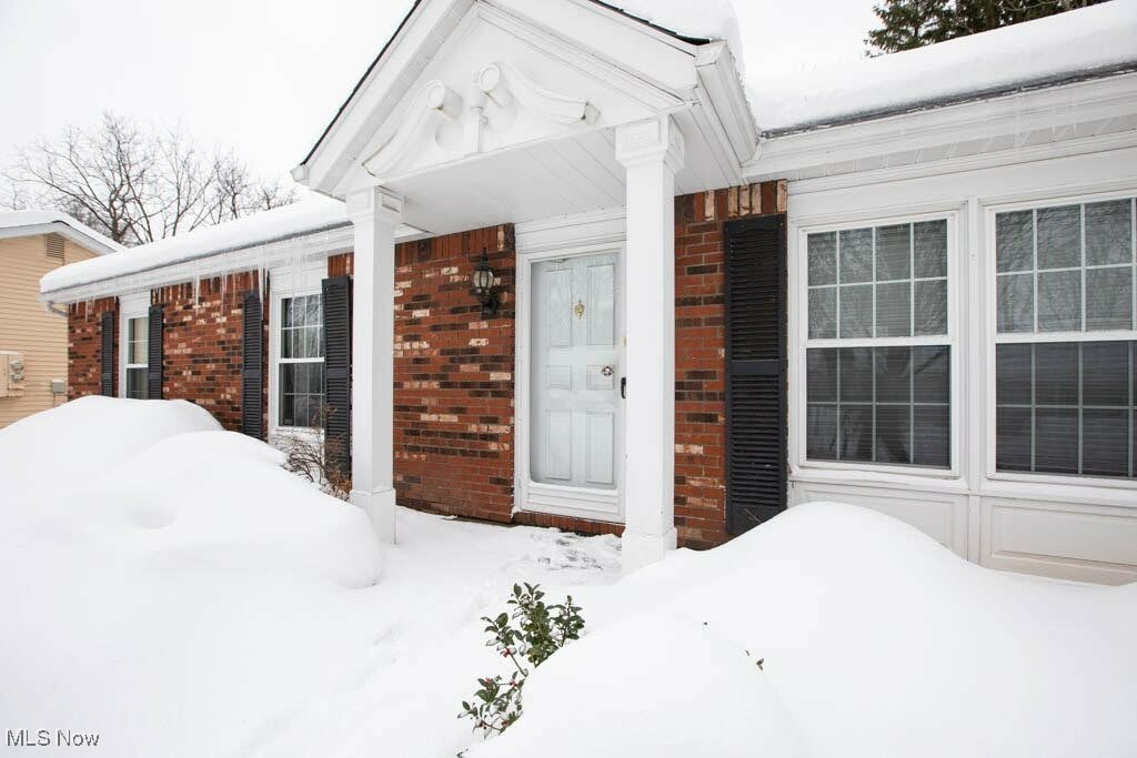 Property Photo:  7220 Windsor Lane  OH 44060 