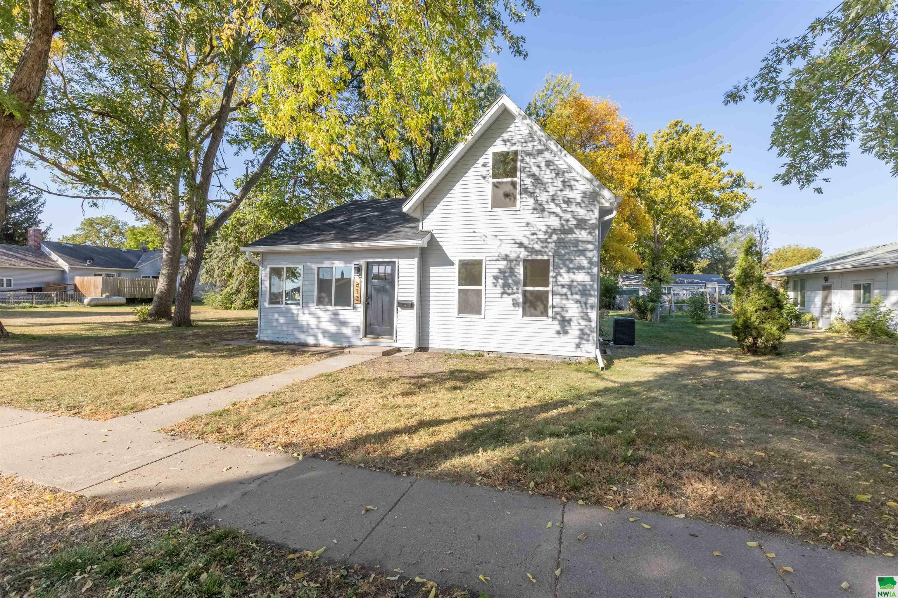 Property Photo:  812 11th Street  IA 51040 