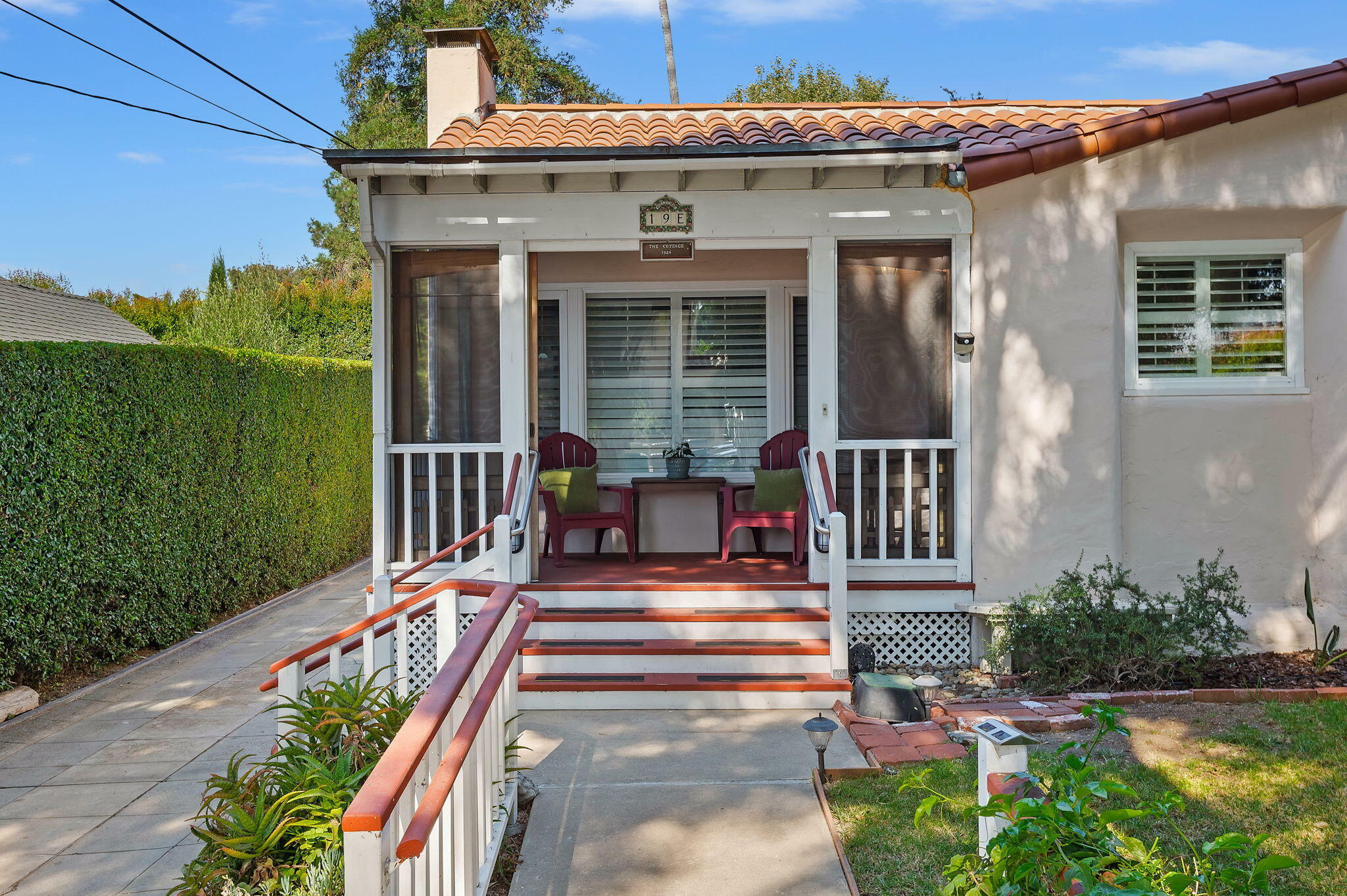 Property Photo:  19 E Junipero Street  CA 93105 