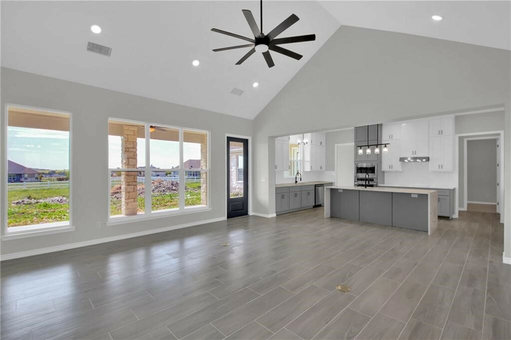 Property Photo: 303 Highlander Court TX 78626