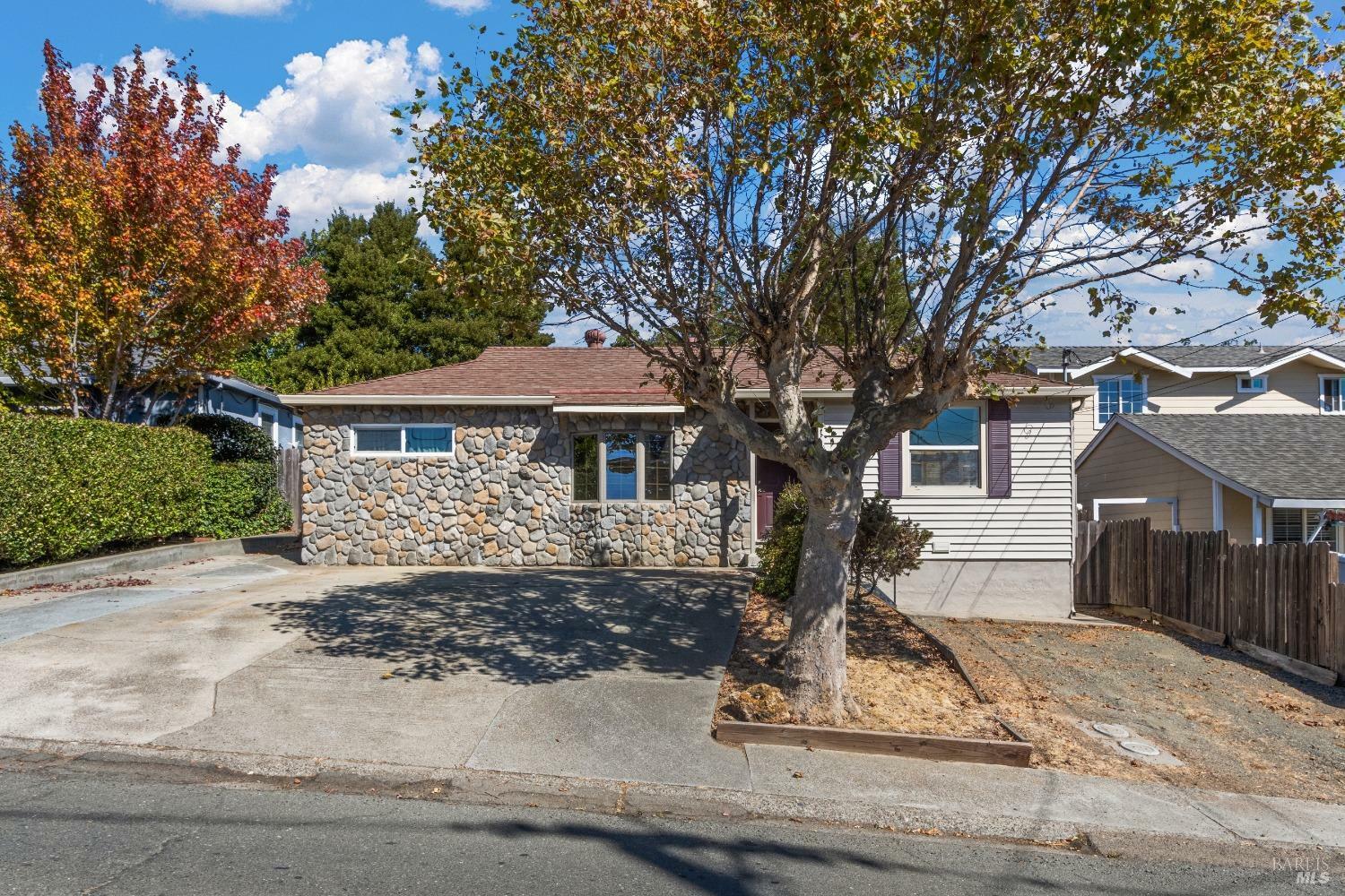 Property Photo:  31 Hillcrest Avenue  CA 94510 