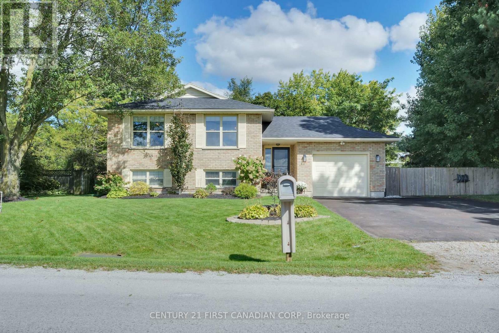 Photo de la propriété:  22630 Rougham Road  ON N0L 1W0 