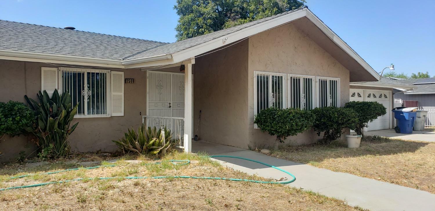 Property Photo:  2568 S Harrison Avenue  CA 93706 