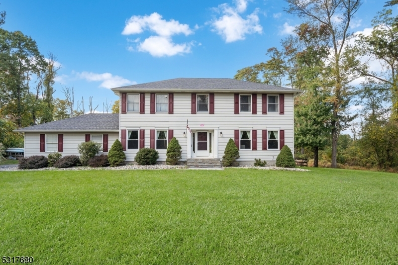 Property Photo:  18 Evergreen Ct  NJ 08833 