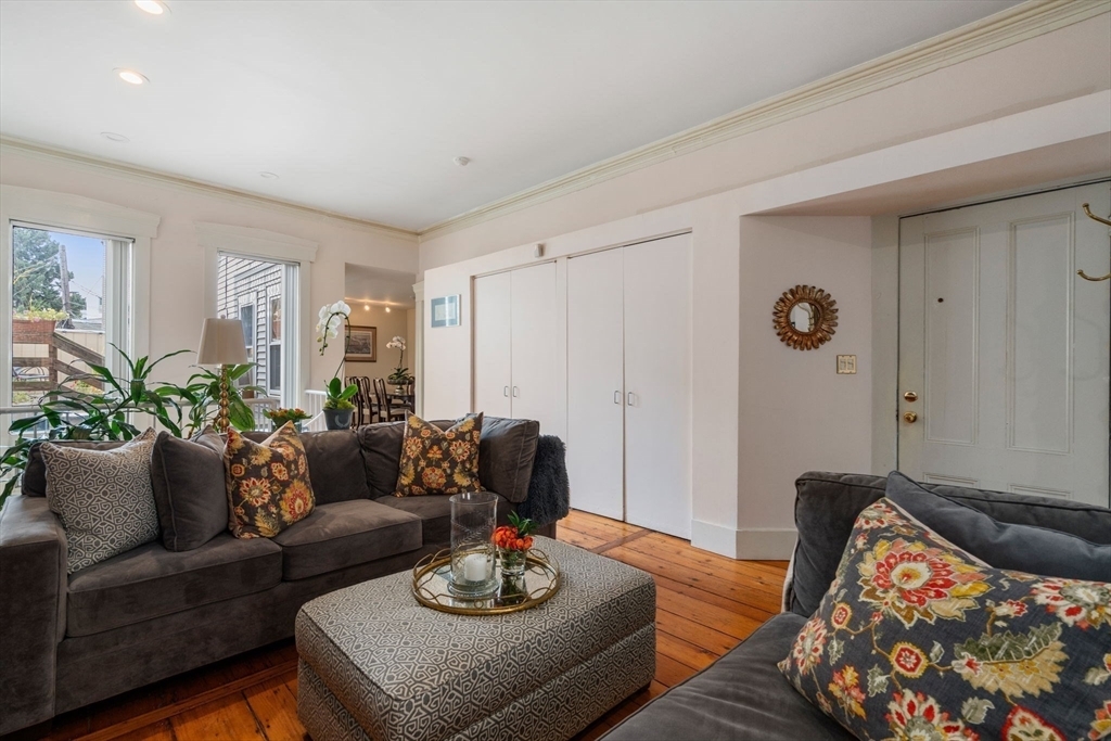 Property Photo:  20 Chestnut Street 1  MA 02129 