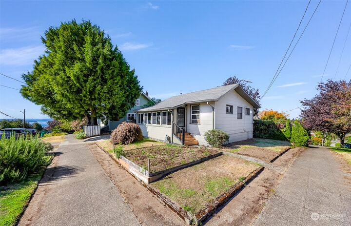 Property Photo:  4602 SW  Brandon Street  WA 98136 