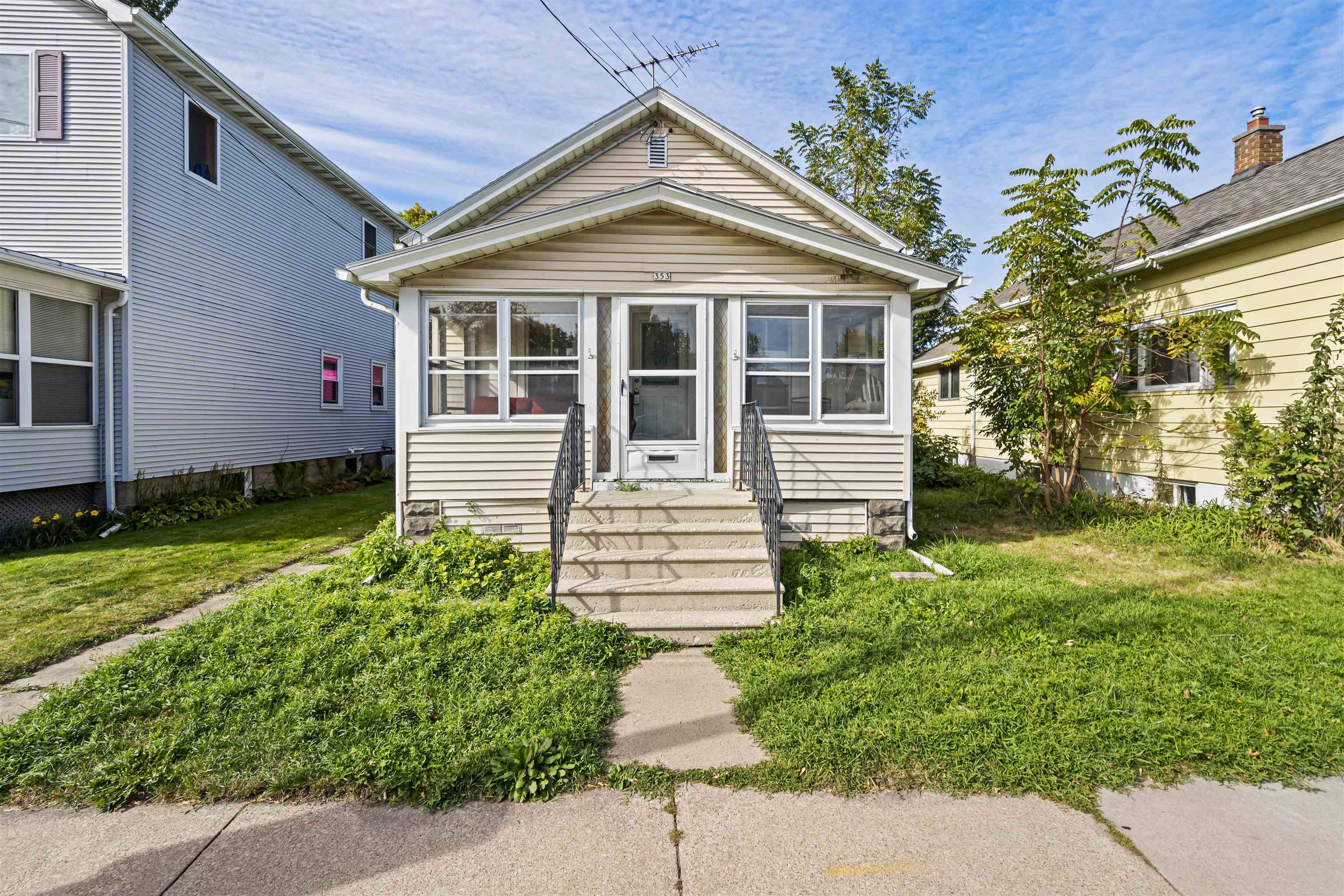 353 Bowen Street  Oshkosh WI 54901-5155 photo