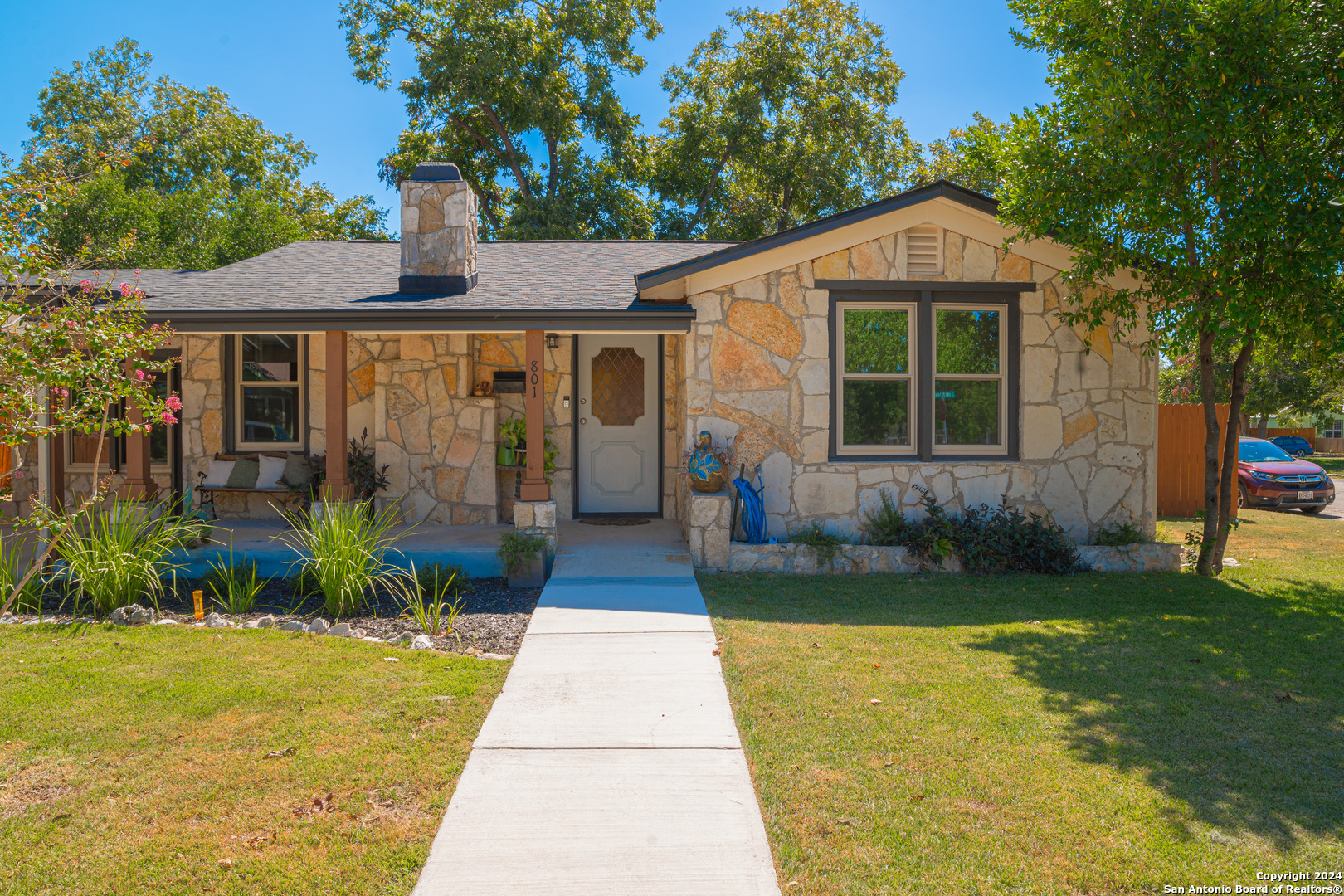 Property Photo:  801 E Krezdorn St  TX 78155 