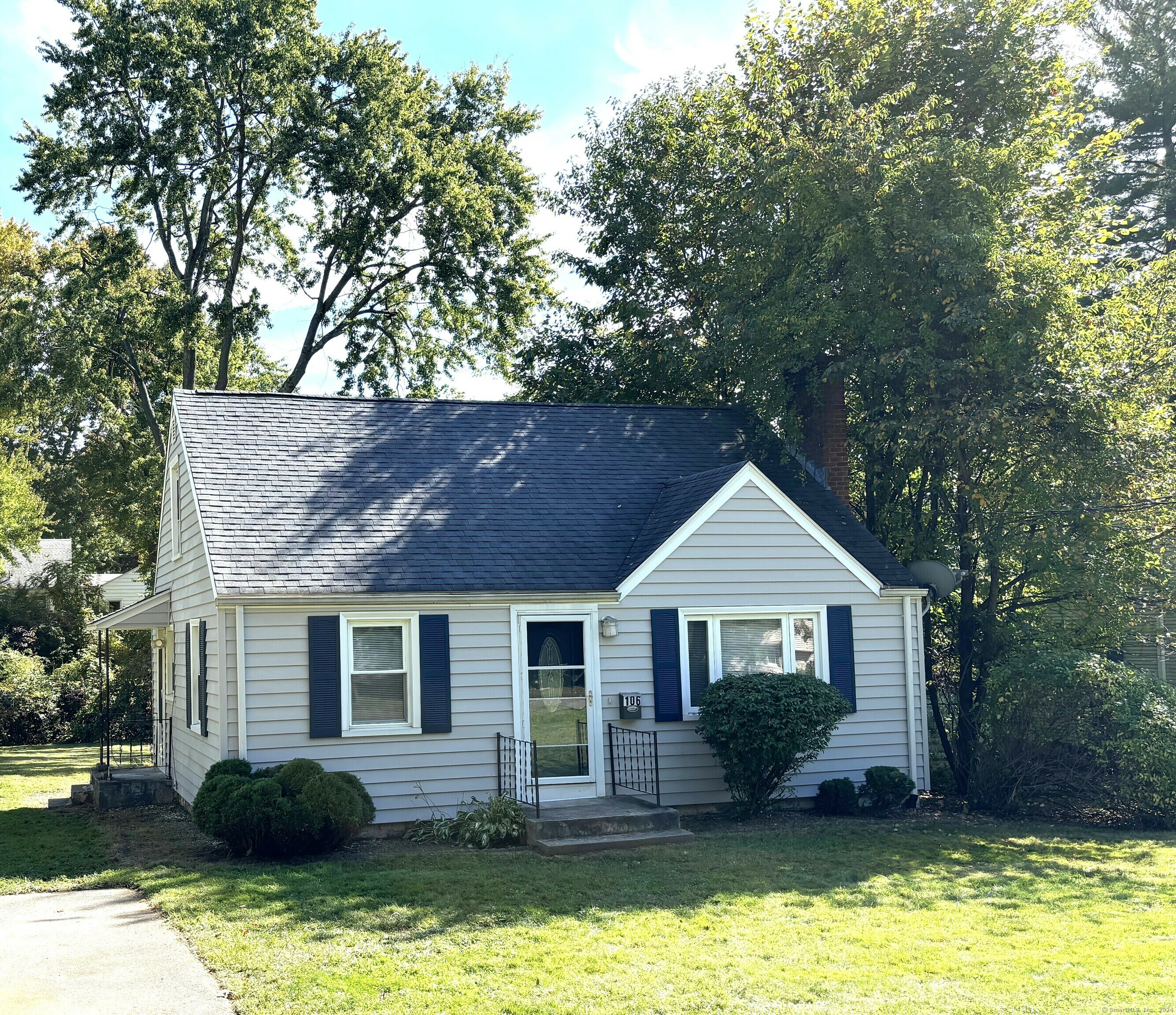 Property Photo:  106 Grove Street  CT 06095 