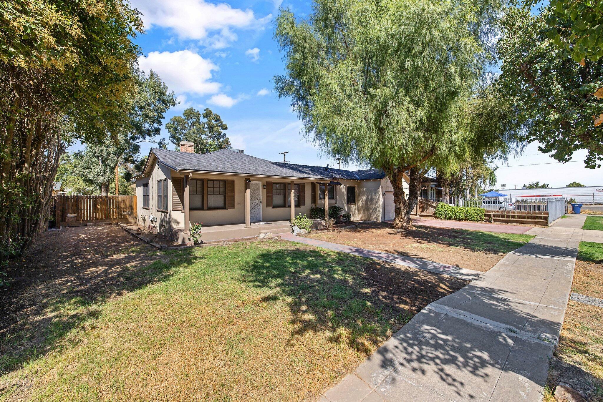 Property Photo:  1204 E Sequioa Avenue  CA 93274 