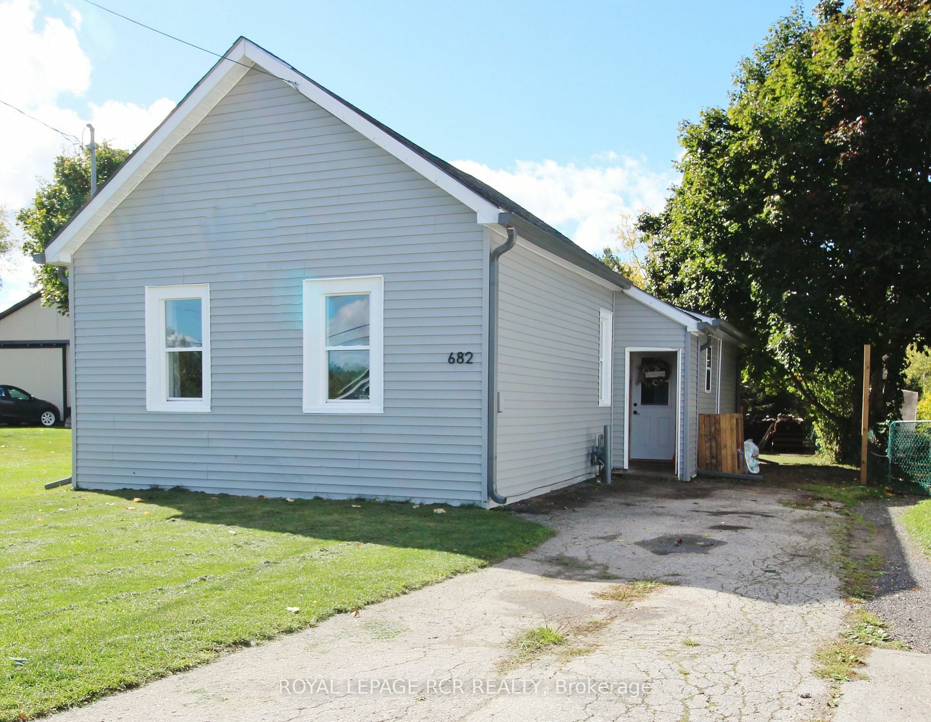 Property Photo:  682 Garafraxa St S  ON N9G 1R0 