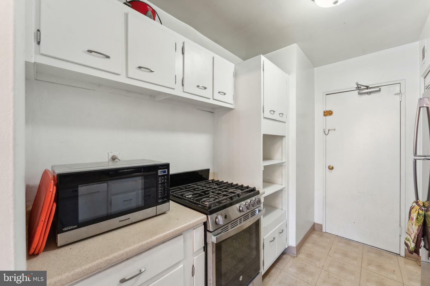 Property Photo:  1830 Columbia Pike 103  VA 22204 