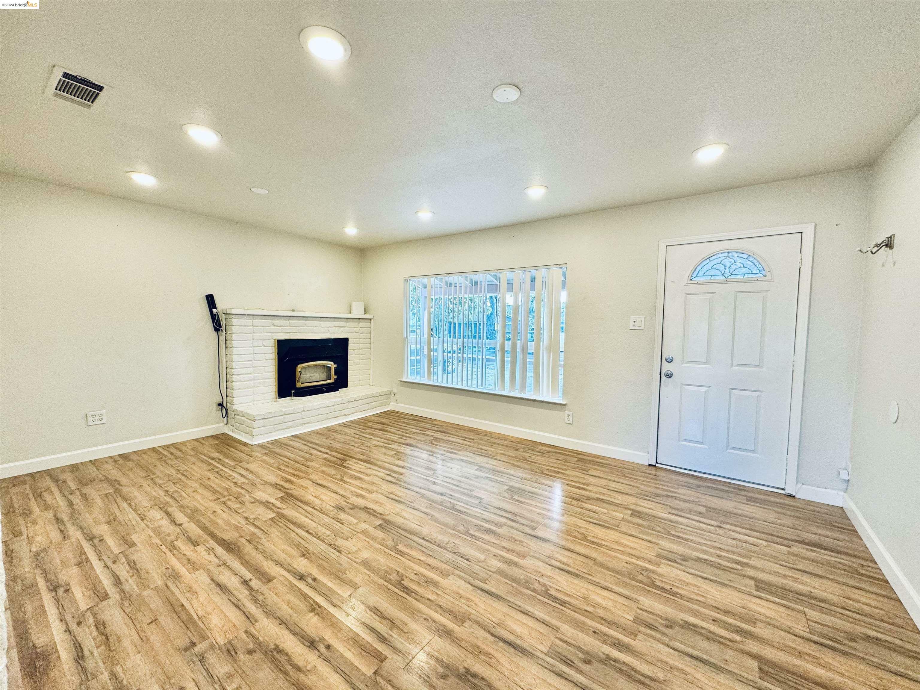 Property Photo:  280 Madison Ave  CA 94565 