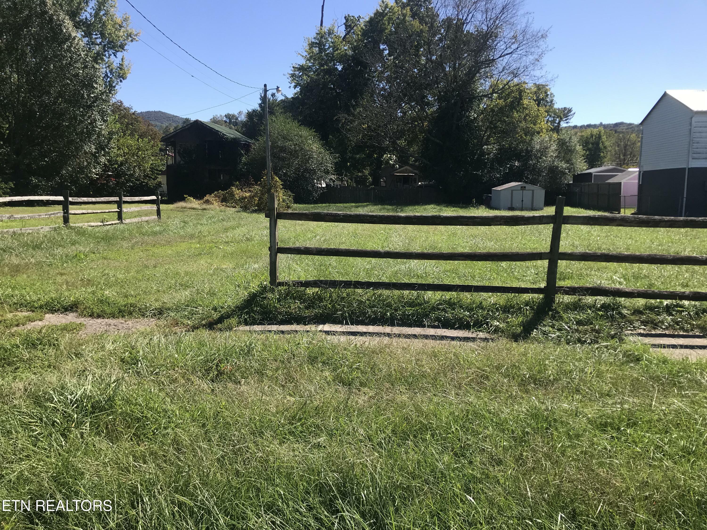 Property Photo:  117 Winchester Ave  KY 40965 