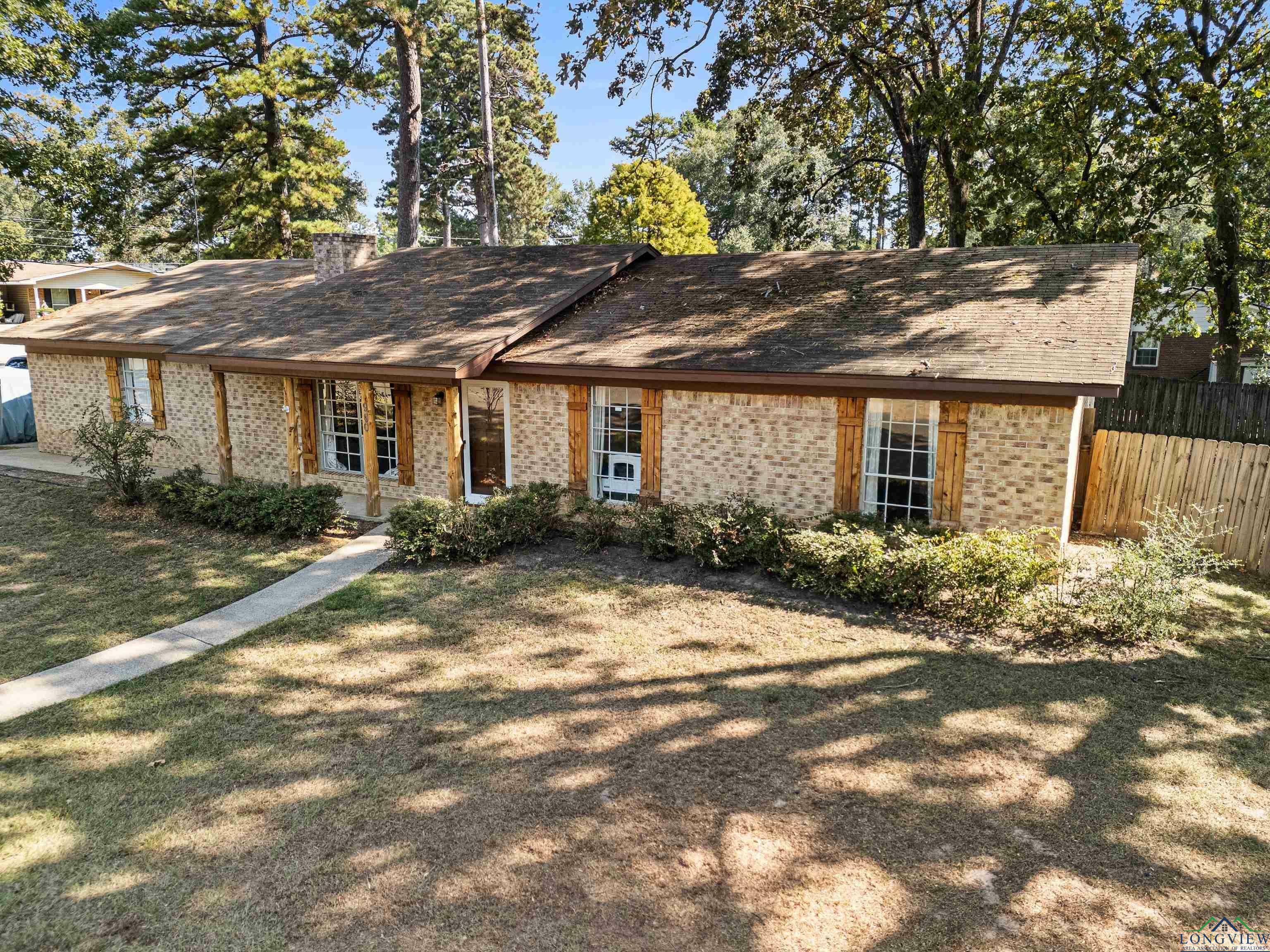 Property Photo:  900 Warren Dr  TX 75672 